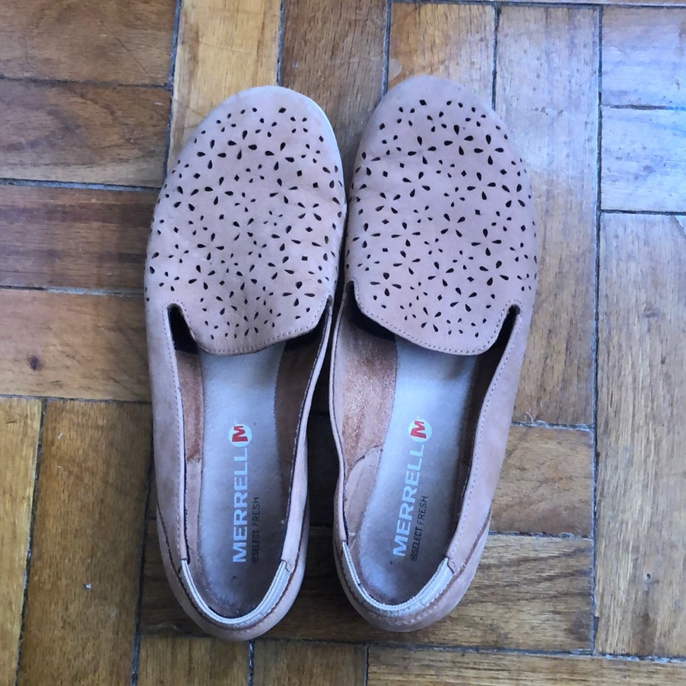 Merrell Size 7 Beige Leather Casual Flats with Cutouts